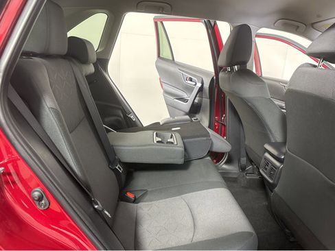 Used 2025 Toyota RAV4 XLE image 34