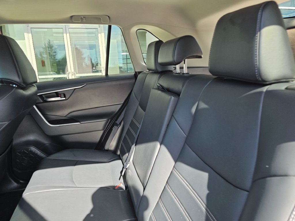 Used 2021 Toyota RAV4 XLE Premium AWD/4WD image 20