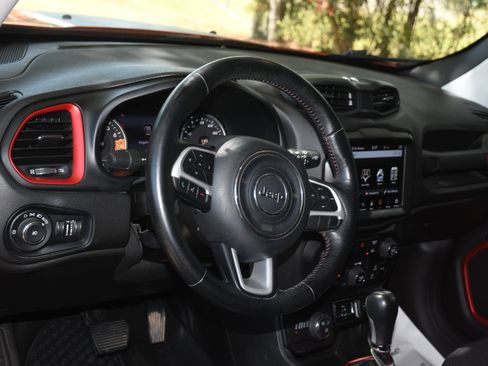Used 2021 Jeep Renegade Trailhawk w/ Trailer Tow Group AWD/4WD image 8