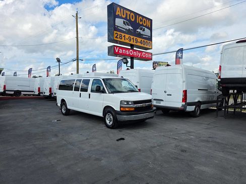 Used 2017 Chevrolet Express 3500 LT w/ LT Preferred Equipment Group image 23