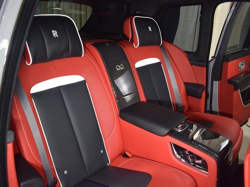 New 2026 Rolls-Royce Cullinan Black Badge image 18