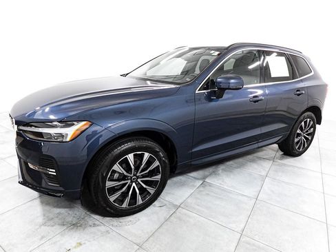 Used 2023 Volvo XC60 B5 Core w/ Climate Package AWD/4WD image 4