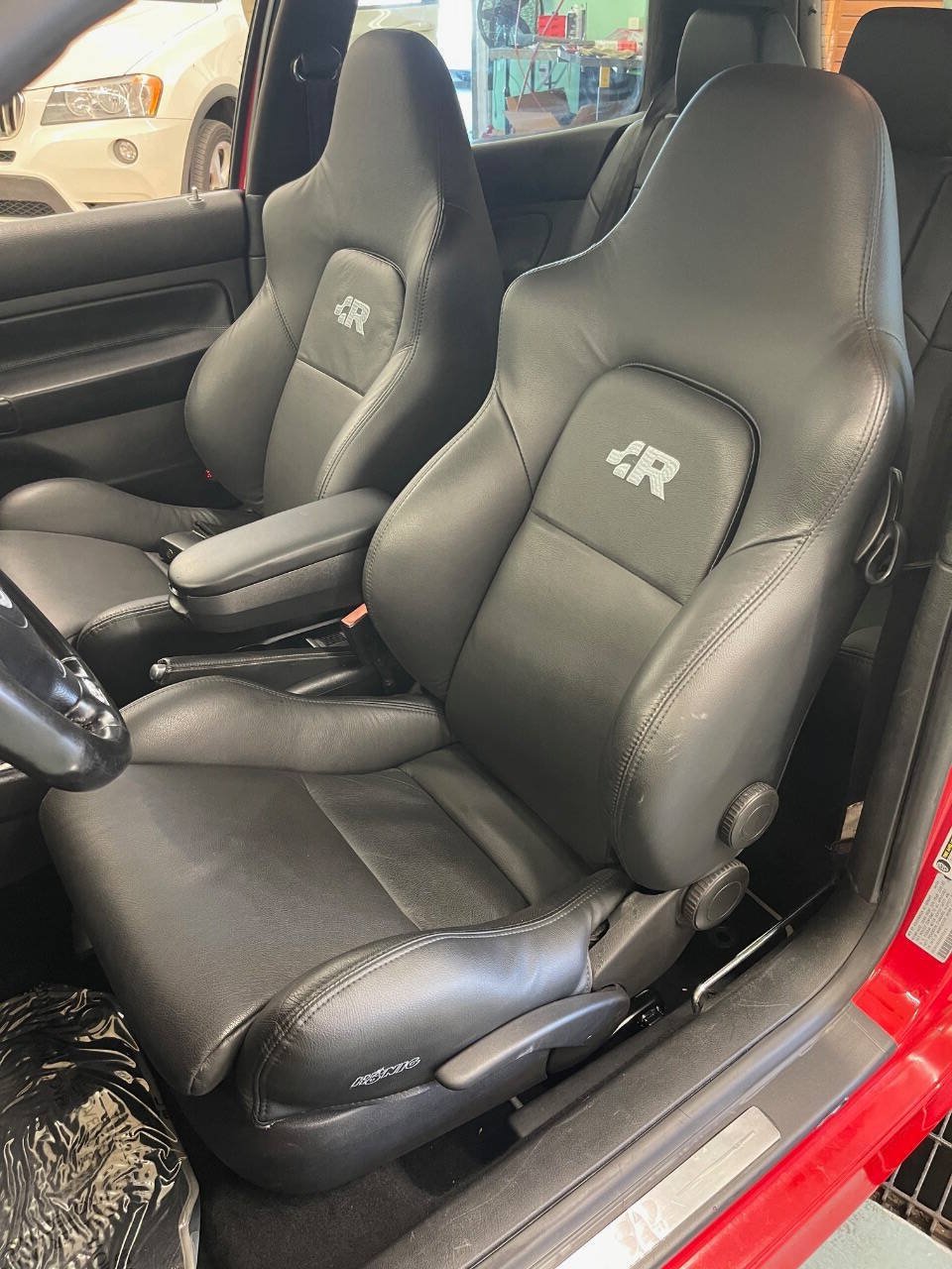 Used 2004 Volkswagen R32 AWD/4WD image 61