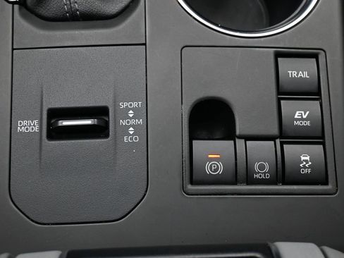 Used 2023 Toyota Highlander XLE image 26