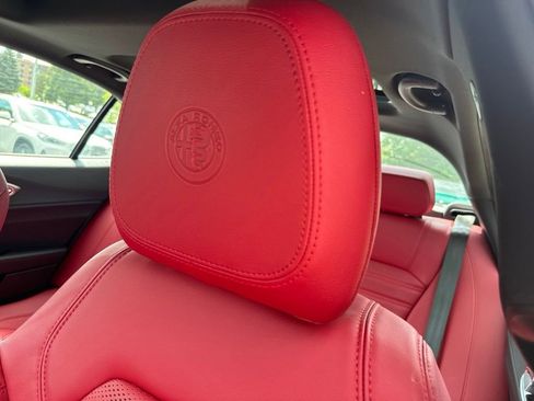 Used 2023 Alfa Romeo Giulia Veloce AWD/4WD image 33
