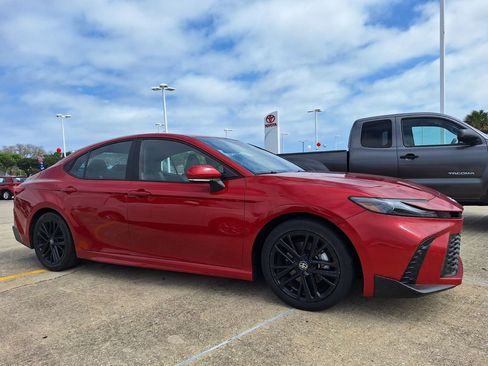 Used 2025 Toyota Camry SE w/ Multimedia Upgrade Package image 3