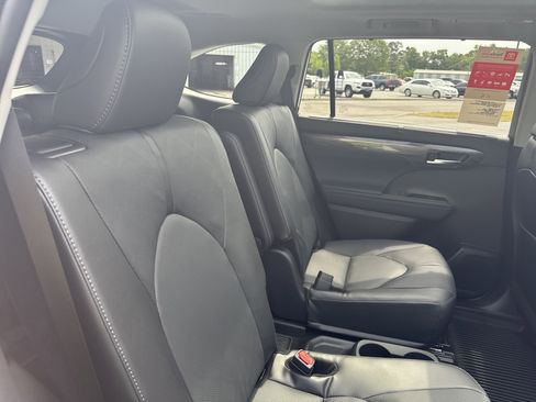 New 2026 Toyota Highlander Platinum AWD/4WD image 35