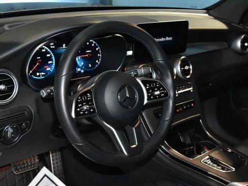 Used 2022 Mercedes-Benz GLC 300 4MATIC image 2
