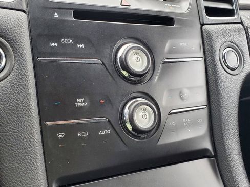 Used 2018 Ford Taurus SEL w/ Equipment Group 201A image 21