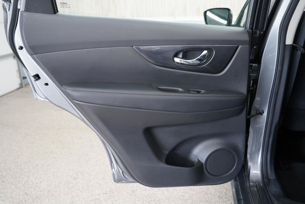 Used 2018 Nissan Rogue S AWD/4WD image 31