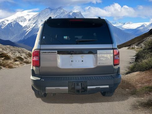 Used 2025 Toyota Land Cruiser image 4