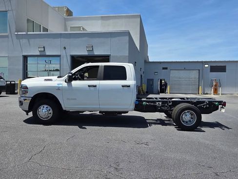 New 2026 RAM 3500 Big Horn AWD/4WD image 4