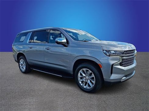 Used 2024 Chevrolet Suburban Premier image 3