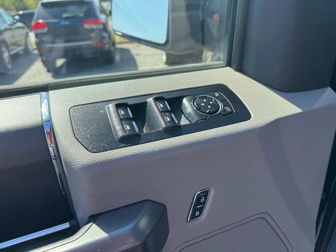 Used 2017 Ford F150 XLT image 13