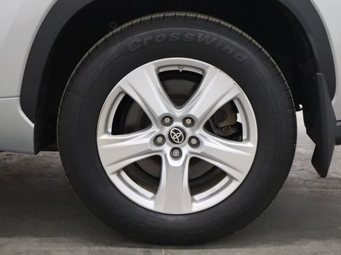 Used 2021 Toyota Highlander L image 40