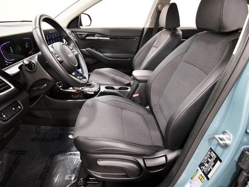 Certified 2025 Kia Seltos S AWD/4WD image 14