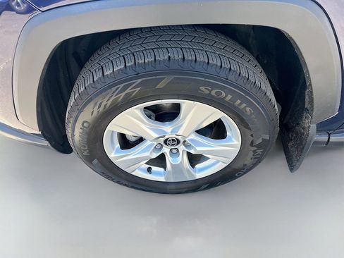 Used 2021 Toyota RAV4 XLE w/ Convenience Package FWD image 30