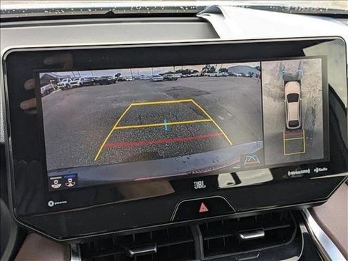 Used 2021 Toyota Venza Limited image 12