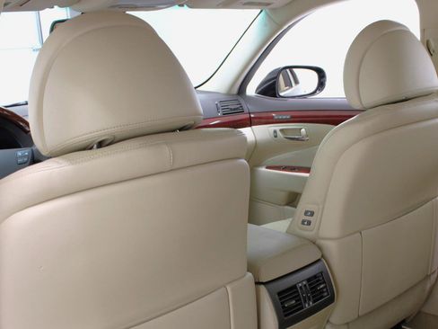 Used 2012 Lexus LS 460 w/ Comfort Pkg RWD image 37