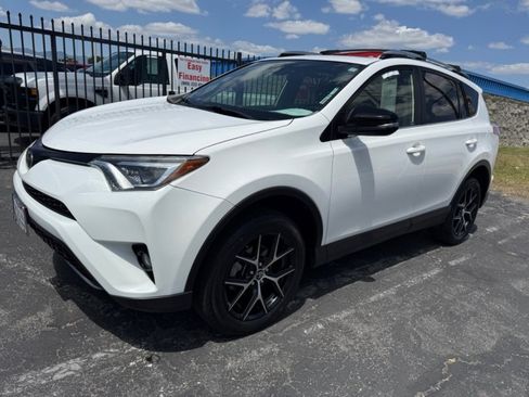 Used 2017 Toyota RAV4 SE FWD image 10