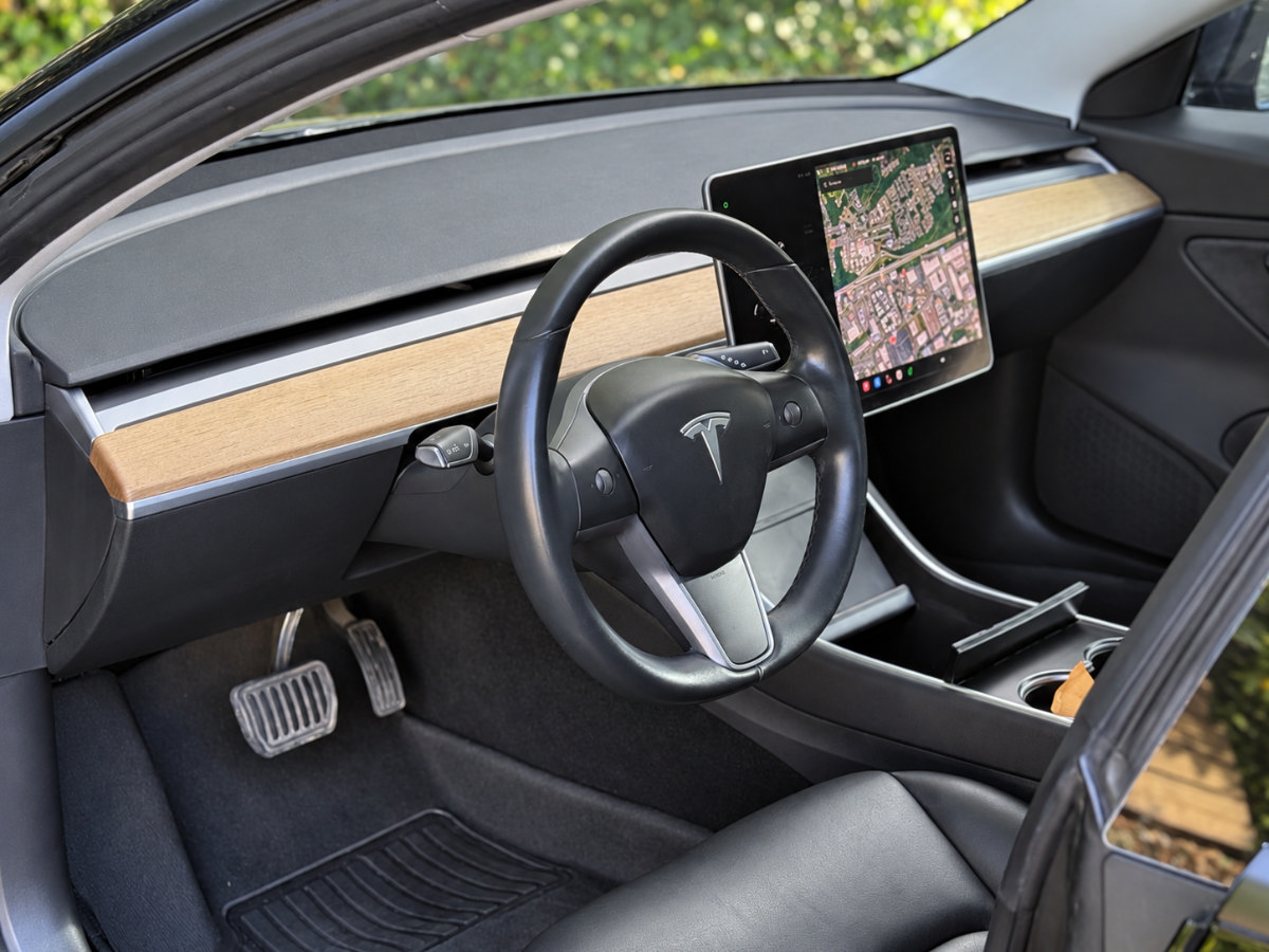 Used 2018 Tesla Model 3 Long Range RWD image 10
