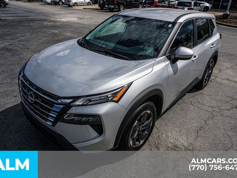 Used 2025 Nissan Rogue SV image 18