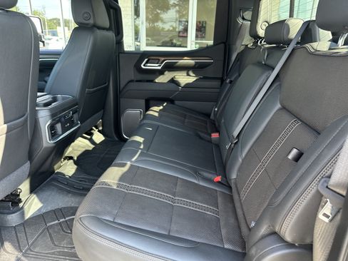 Used 2024 Chevrolet Silverado 1500 High Country w/ High Country Premium Package AWD/4WD image 12