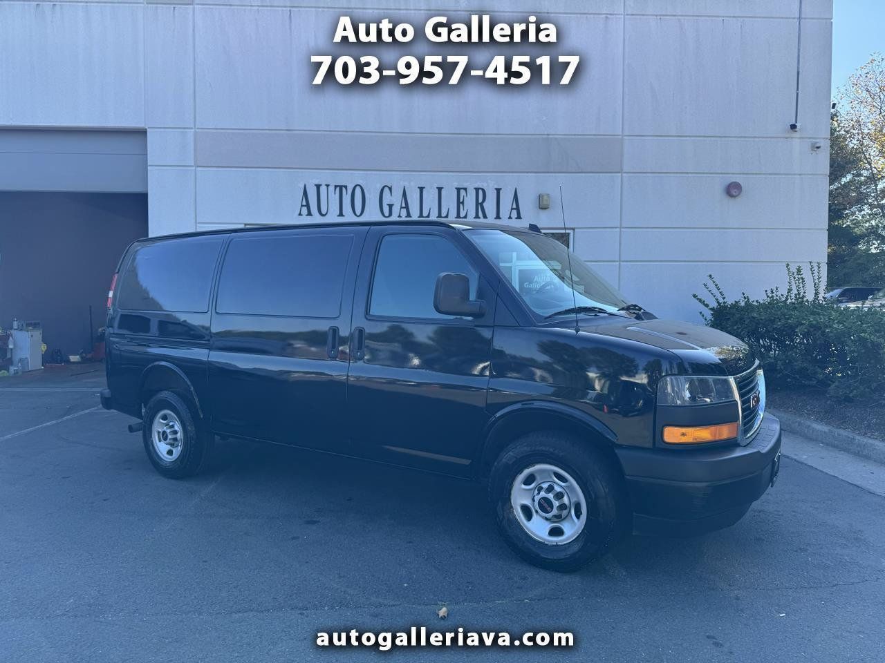 Used 2020 GMC Savana 2500 RWD image 1