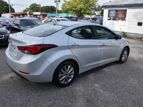 Used 2015 Hyundai Elantra SE w/ Option Group 02 FWD image 6