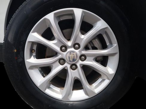 Used 2021 Chevrolet Equinox LS FWD image 3