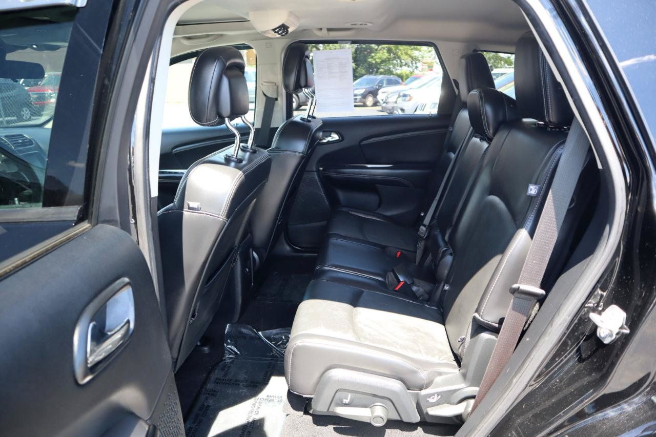 Used 2018 Dodge Journey Crossroad w/ Nav & Sun Group FWD image 16