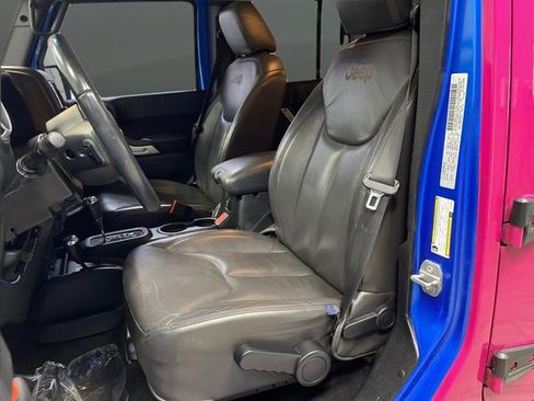 Used 2016 Jeep Wrangler Unlimited Rubicon w/ Connectivity Group image 4