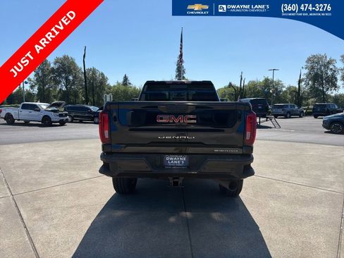 Used 2022 GMC Sierra 3500 Denali AWD/4WD image 4