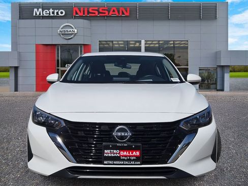 Used 2025 Nissan Sentra SV image 2