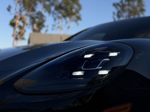 Used 2018 Porsche Panamera 4S image 38