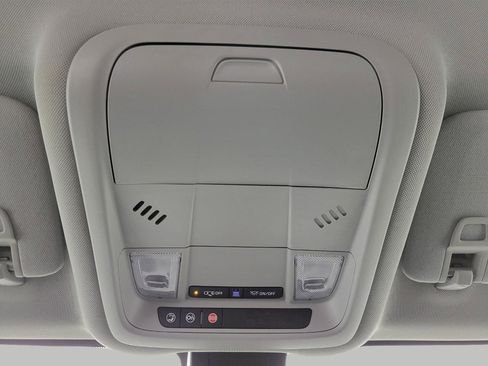 Used 2024 GMC Terrain SLE image 19