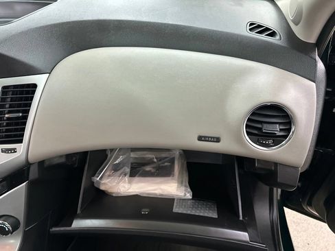 Used 2014 Chevrolet Cruze LS FWD image 22