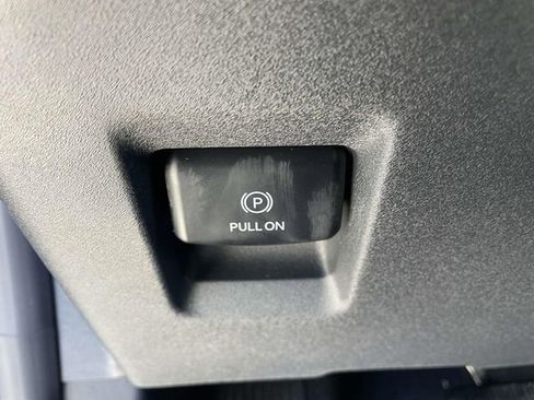 New 2026 Ford Expedition Active image 16