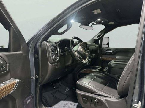Used 2020 Chevrolet Silverado 2500 High Country w/ Technology Package AWD/4WD image 17