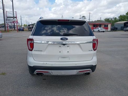 Used 2017 Ford Explorer Platinum image 4