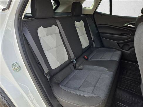 Used 2025 Chevrolet Trax LS w/ LS Convenience Package image 20