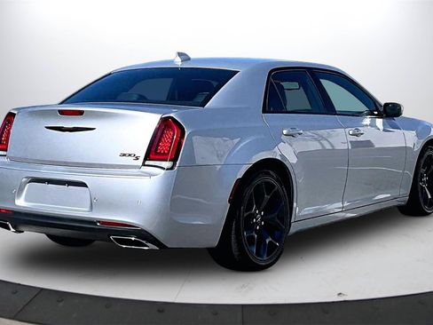 Certified 2021 Chrysler 300 S image 9