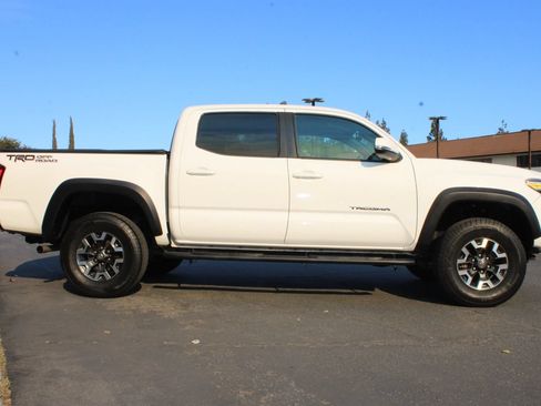 Used 2019 Toyota Tacoma TRD Off-Road RWD image 39