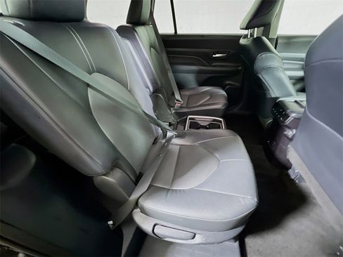 Used 2025 Toyota Grand Highlander AWD image 23