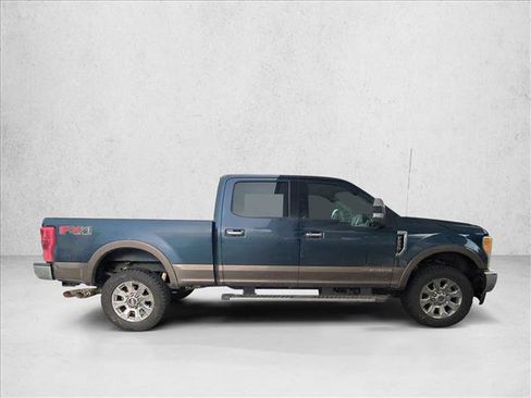 Used 2017 Ford F250 Lariat w/ Chrome Package image 4