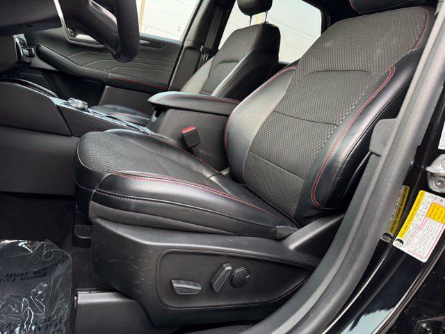 Certified 2023 Ford Escape ST-Line w/ Tech Pack #1 AWD/4WD image 6