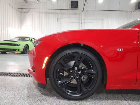 Used 2023 Chevrolet Camaro LT w/ Technology Package image 16