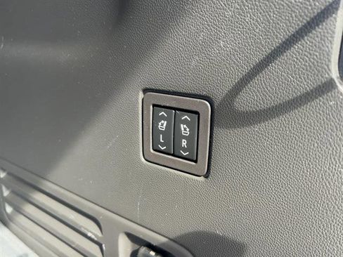 Used 2023 Chevrolet Traverse High Country image 10