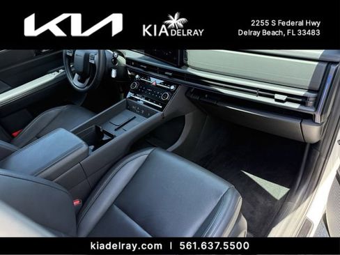 Used 2024 Hyundai Santa Fe Calligraphy FWD image 11