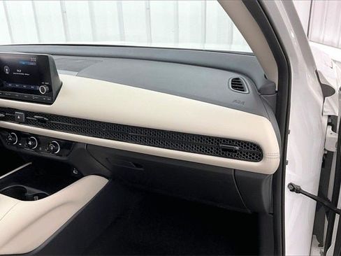 Certified 2023 Honda HR-V LX image 17